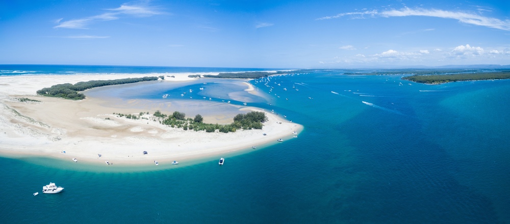 Discover Queensland’s stunning coastline with a luxury private yacht.